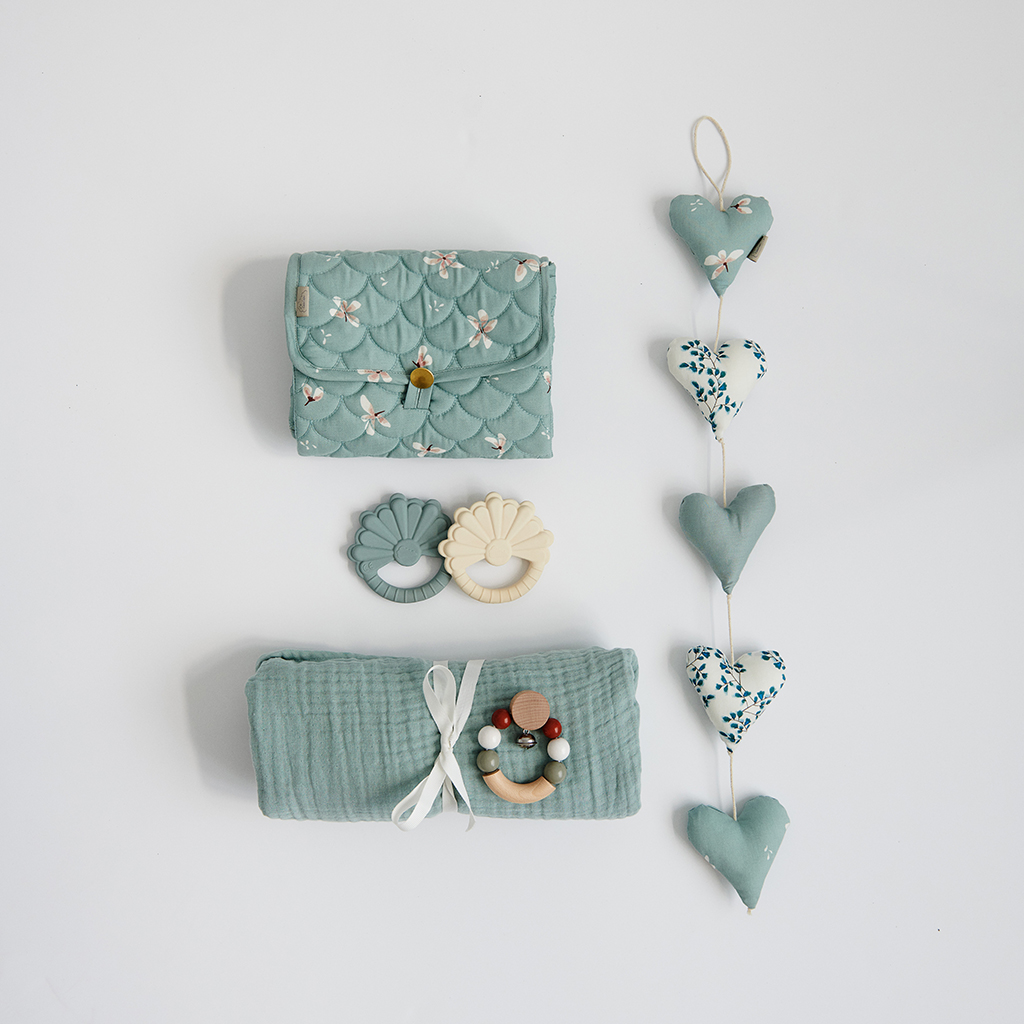 Collection Cam Cam Copenhagen avec jouets de dentition et accessoires bébé bleu