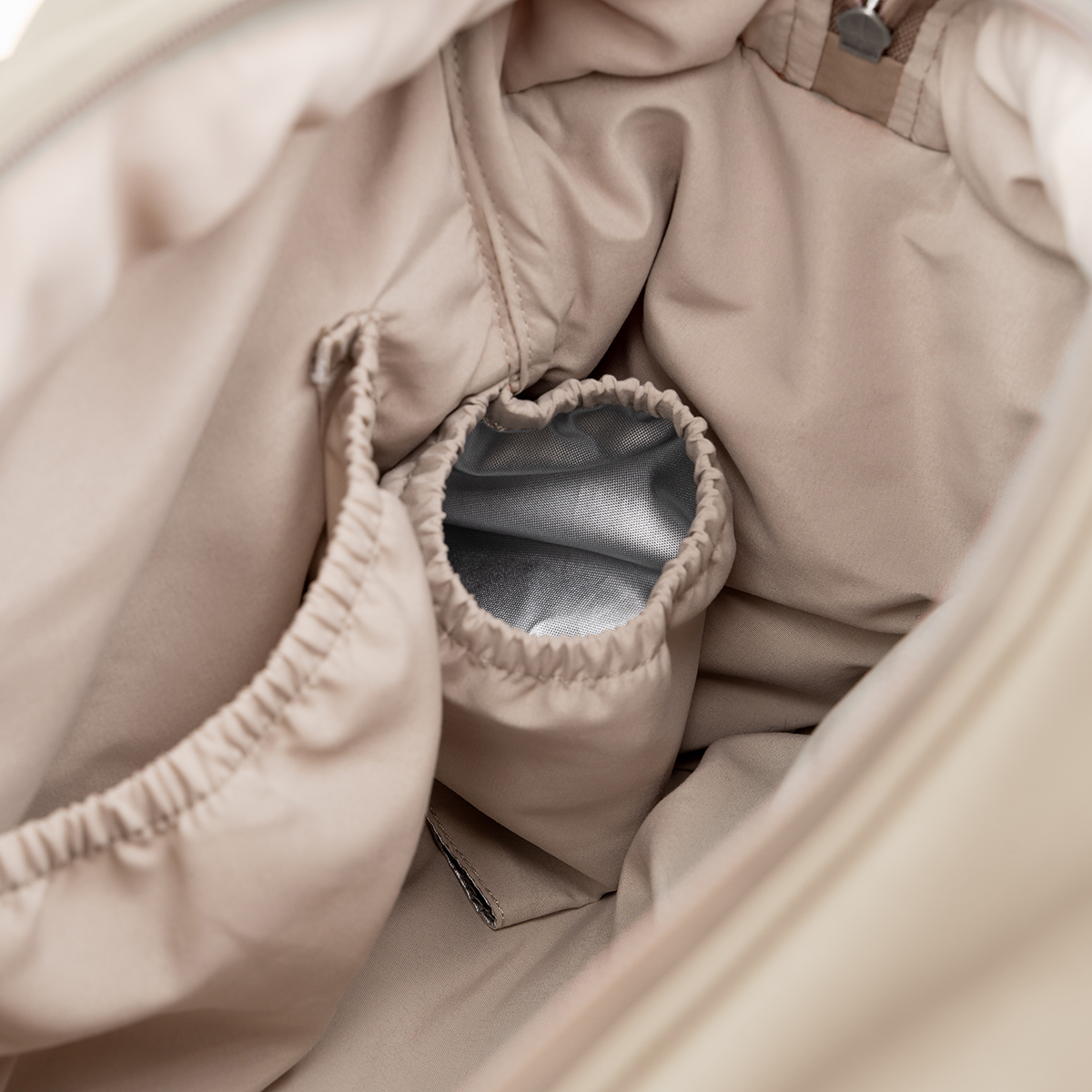 poche isotherme intérieure argentée sac a langer Done by Deer sable