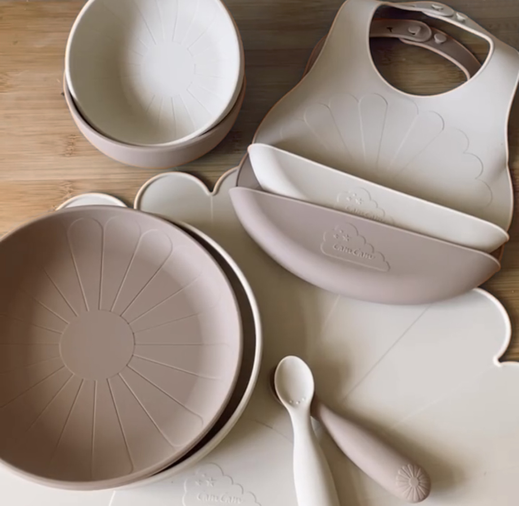 Assiettes fleurs en silicone - Set de 2 - Beige et Marron