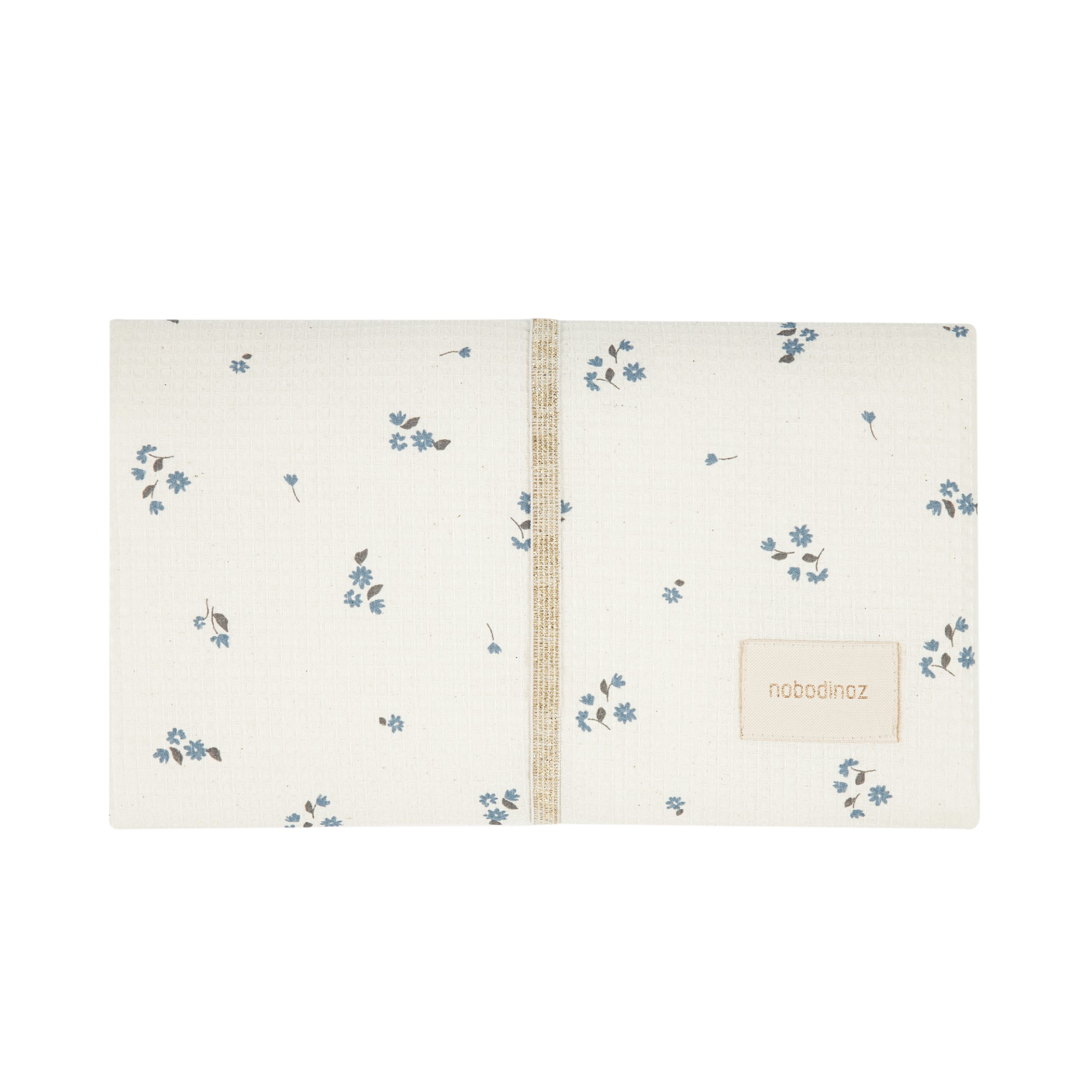 Tapis à langer nomade bébé Nobodinoz Mozart Lily Blue plié avec motif fleuri bleu