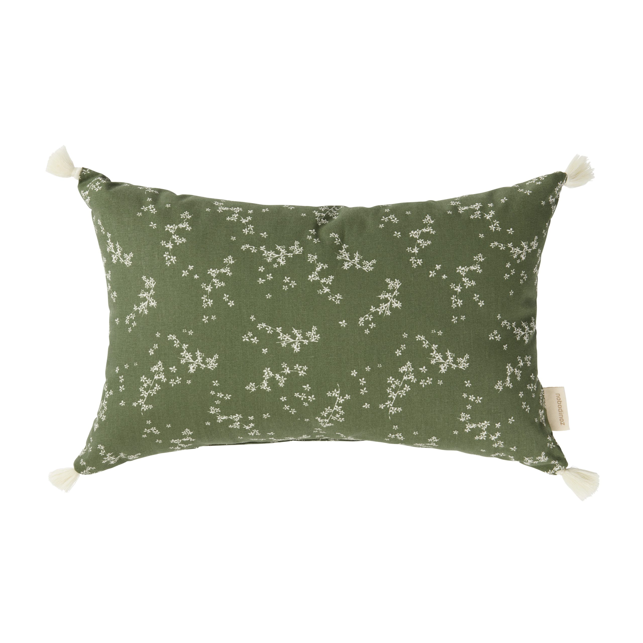Coussin bébé vert nobodinoz rectangulaire Stories avec pompons en coton bio pour chambre bébé.