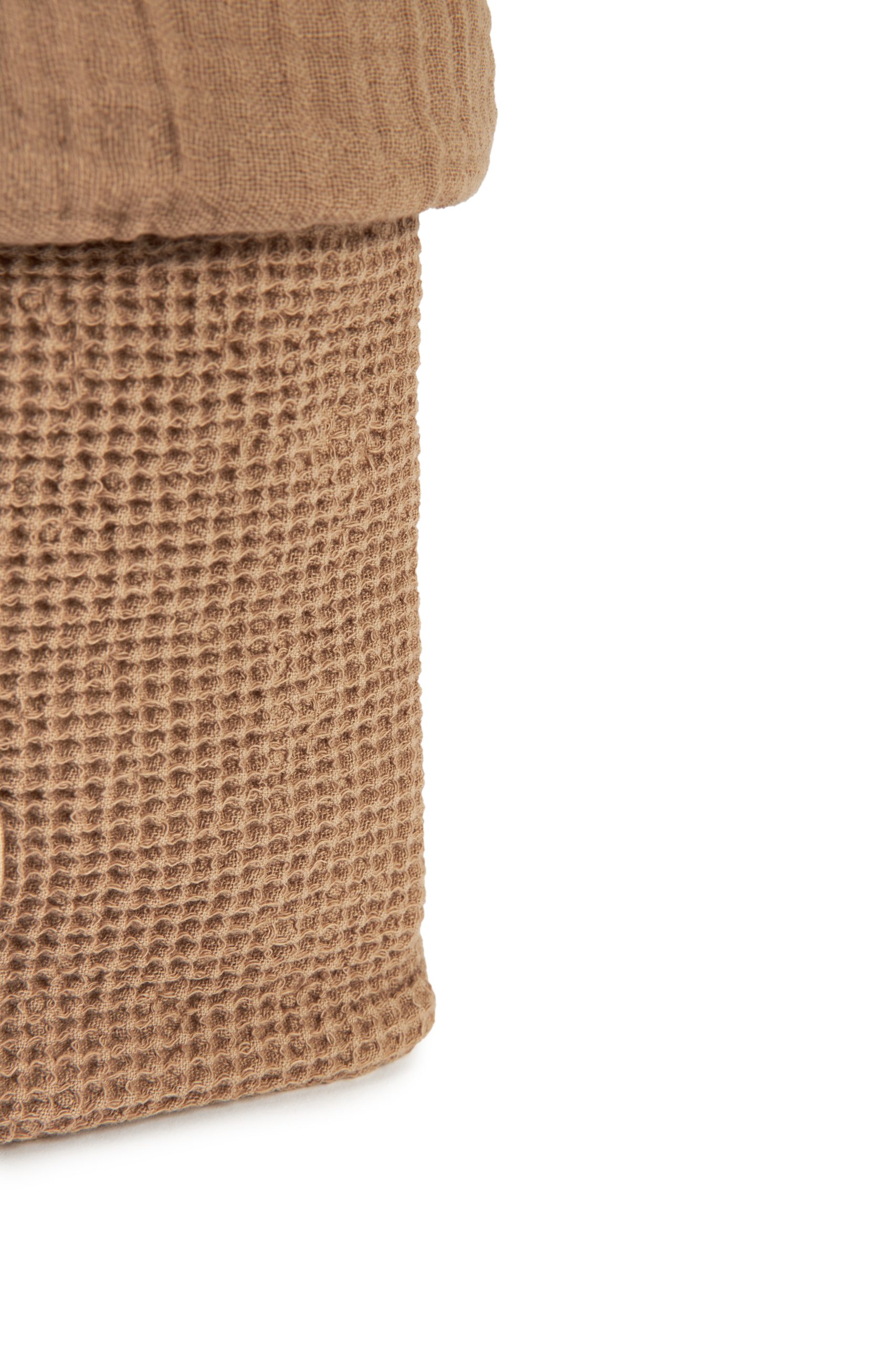 Détail du tissu nid d’abeille en coton du panier de rangement Nobodinoz Wabi-Sabi Sésame