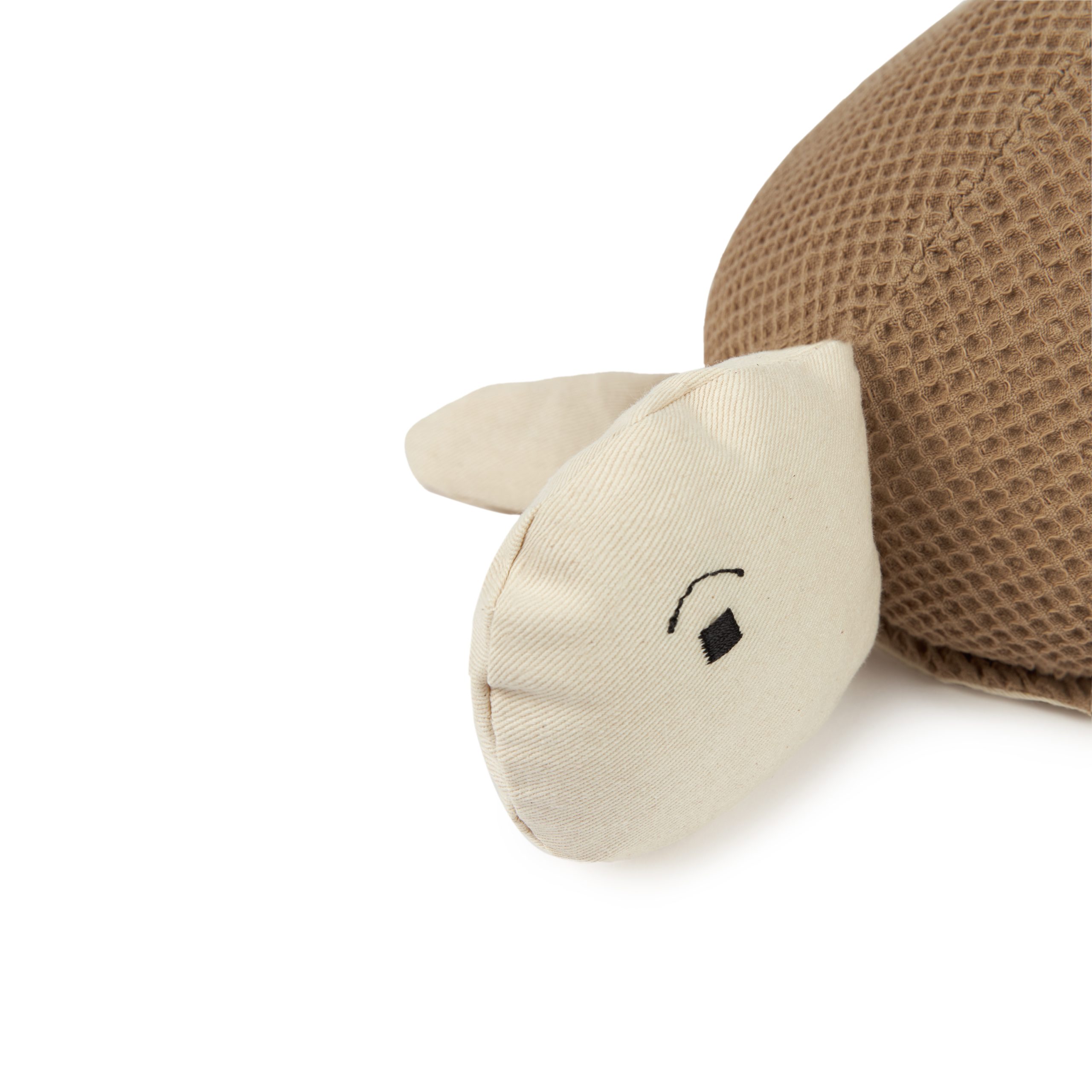 Tête de coussin tortue Nobodinoz avec visage brodé.