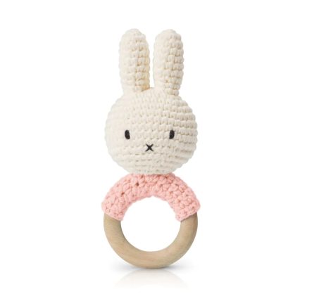 Jouet bébé 1 mois hochet anneau de dentition Miffy rose pastel Just Dutch en crochet de coton et bois