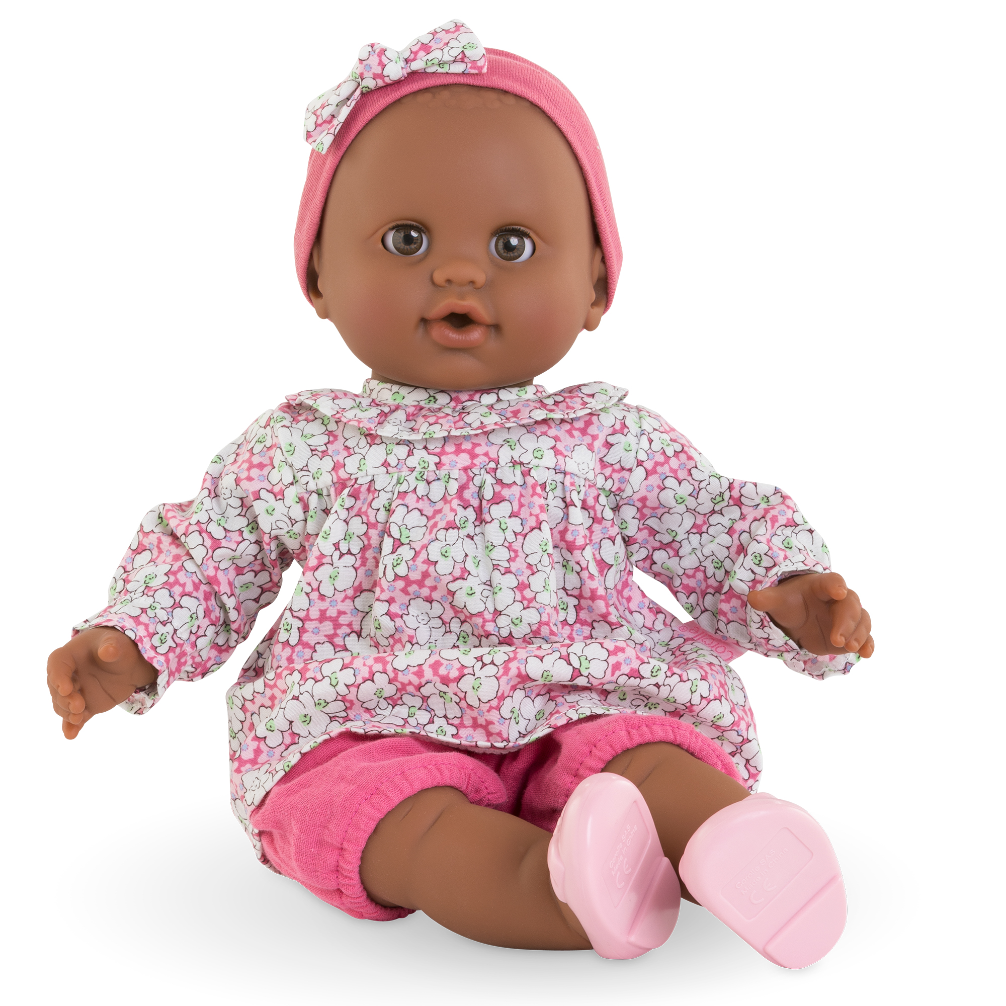 Poupon Corolle Lilou assis, corps souple et visage au parfum de vanille.