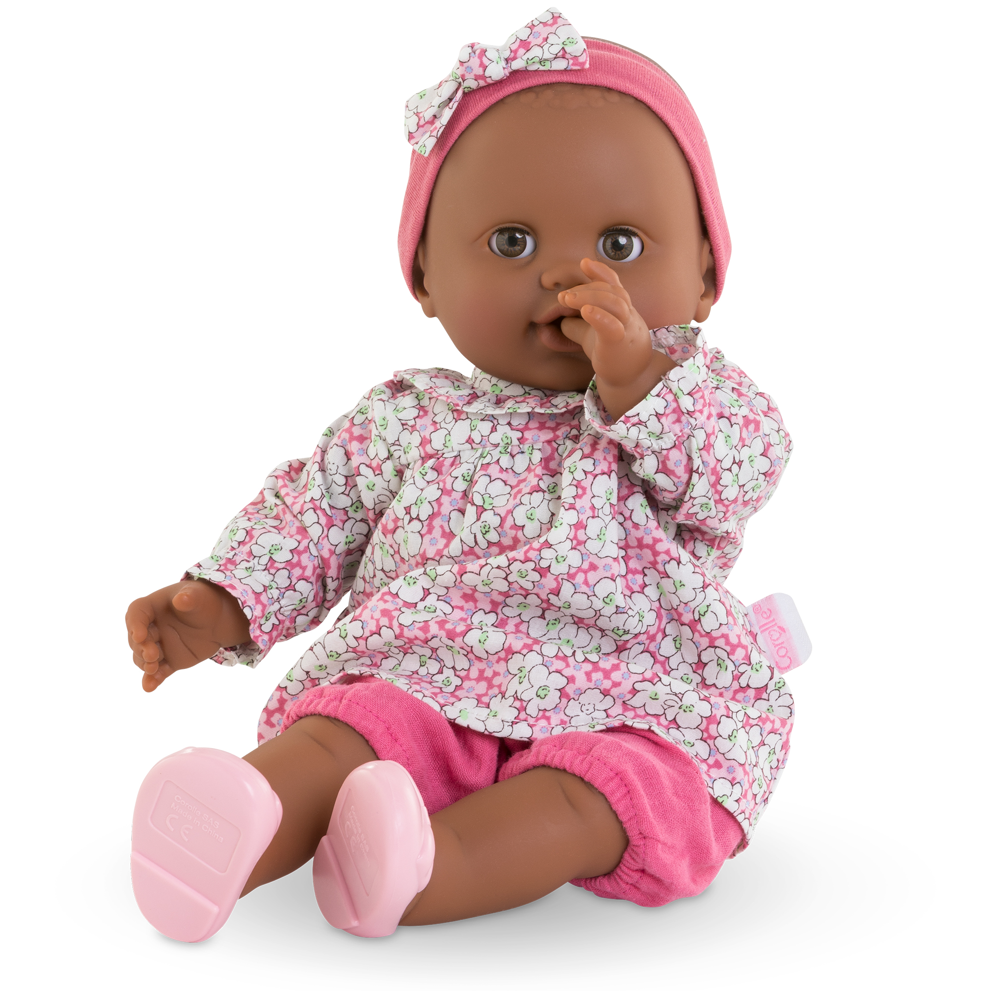 Poupon Corolle Lilou 36 cm suçant son pouce, poupée douce et parfumée.