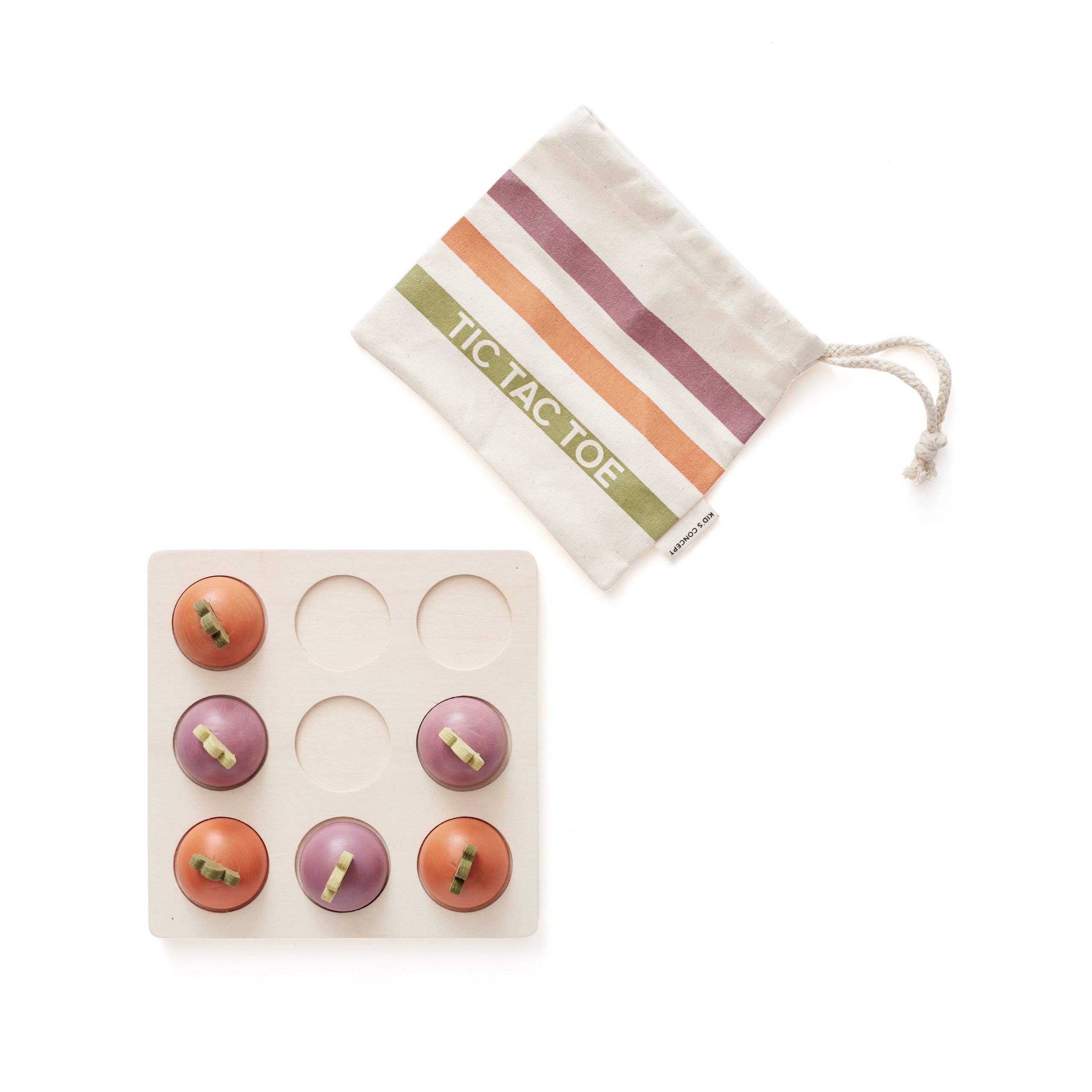 jeu tic tac toe en bois enfants du morpion Légumes Kid’s Concept avec plateau en bois et pochon rayé.