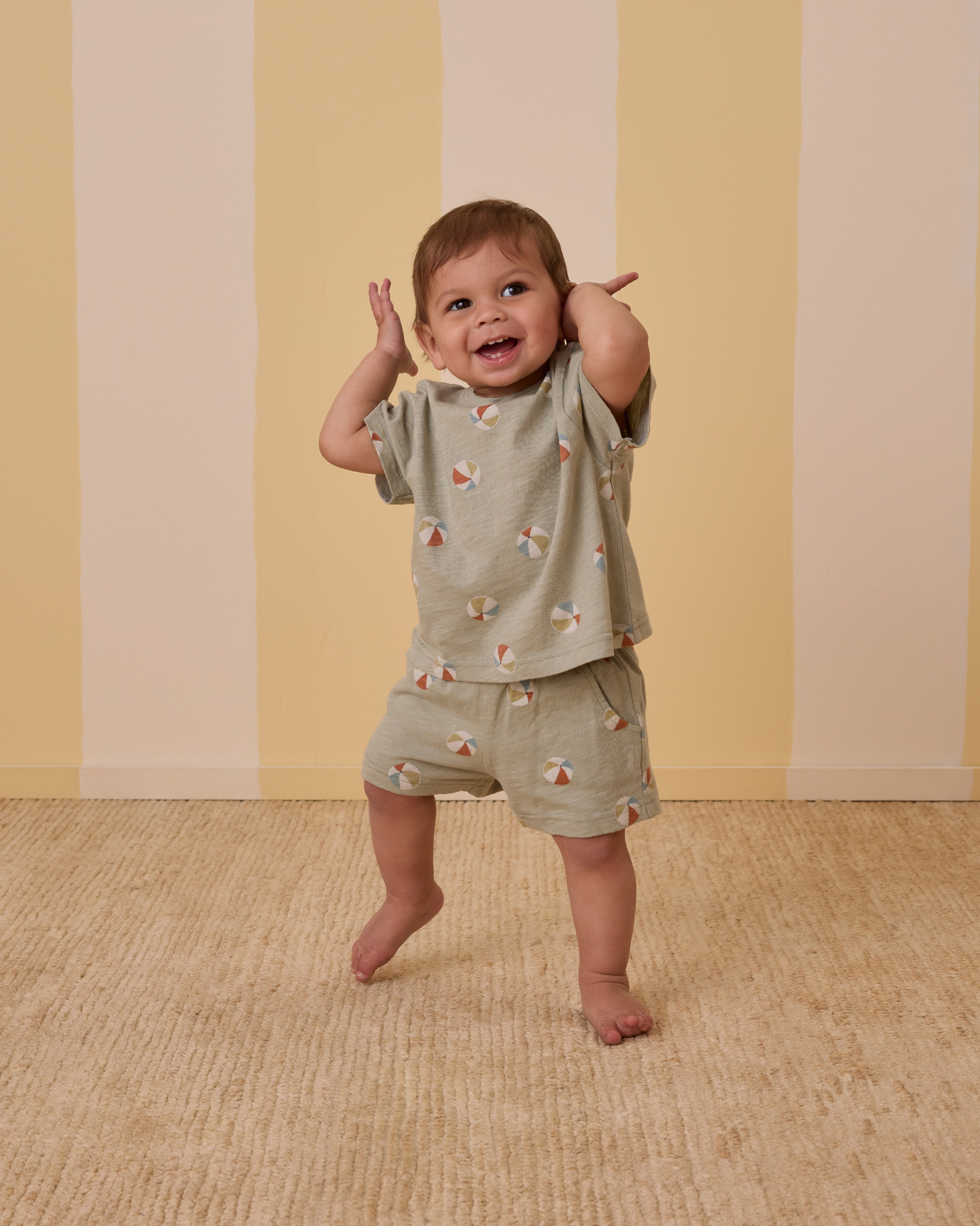 Ensemble T-shirt et Short Ballons de plage - Vert Sauge Rylee + Cru