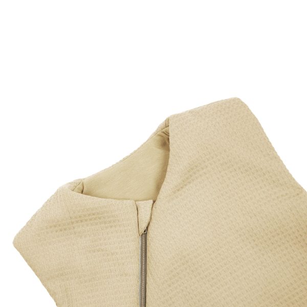 Zoom sur le col de la gigoteuse bébé Nobodinoz Green Tea
