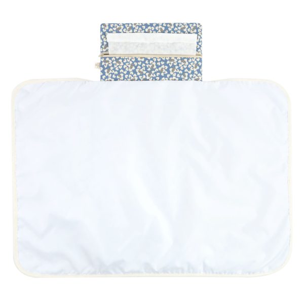 Matelas à langer de voyage Mozart Blue Yumiko Nobodinoz ouvert avec poches et doublure imperméable