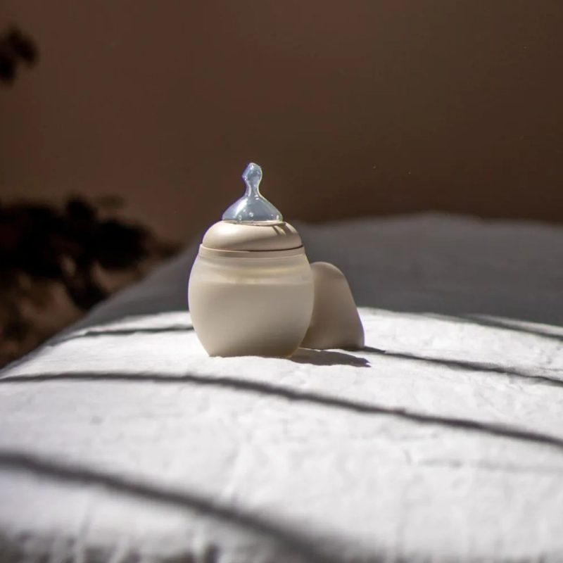 biberon bébé illustrant la quantite de lait bebe et la préparation des repas