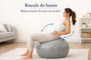 Comment utiliser un ballon de grossesse pour effectuer une bascule du bassin : femme enceinte assise sur le ballon réalisant un mouvement d’avant en arrière.