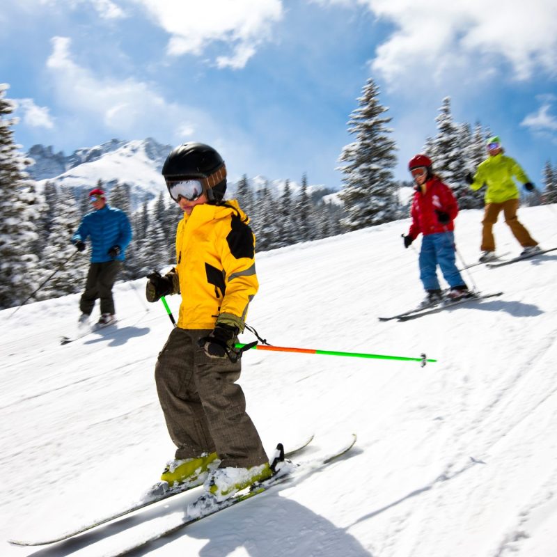 Conseils pour habiller bebe au ski en montagne